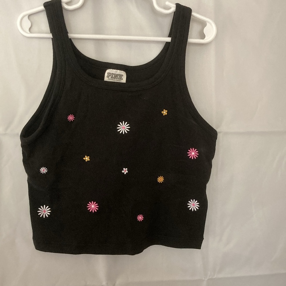 Victoria’s Secret PINK ,Daisy Cropped  Top Black W/Daisies XS. Built in bra.